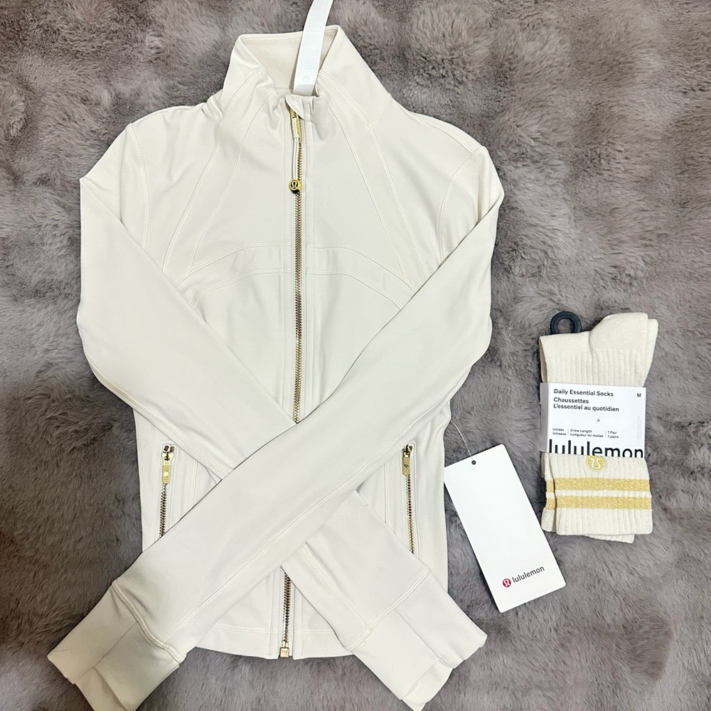NWT Lululemon Define Cropped Jacket Size 2  Ivory Gold